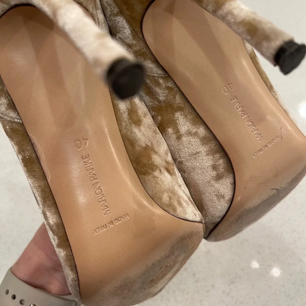 MARION PARKE Muse Pumps‎ Velvet Ankle Strap Pointed Toe Heels Size 40 Champagne